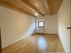 Obergeschoss - Zimmer 2 (niedriger) - ***Haus im Haus! Urgemütliche 4,5-Zimmer-Maisonettewohnung in Haus von um 1600***