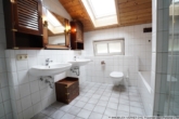 und zwei Waschbecken - ***Brannenburg*** Geschmackvolle DHH mit Garten, Pool, Garage und guter Anbindung***