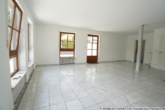 Heller Wohnraum mit vielen Fenstern - ***Brannenburg*** Geschmackvolle DHH mit Garten, Pool, Garage und guter Anbindung***