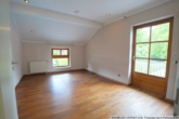 Elternschlafzimmer mit Ankleide und Balkonzugang - ***Brannenburg*** Geschmackvolle DHH mit Garten, Pool, Garage und guter Anbindung***