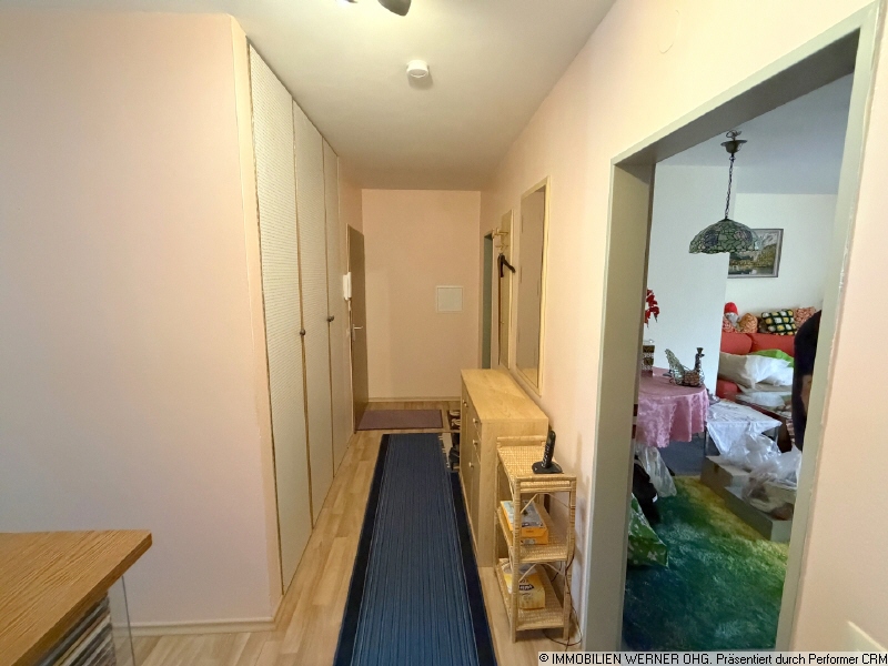 Der Flur mit Einbauschrank