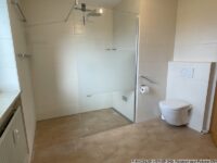 Dusche und Toilette