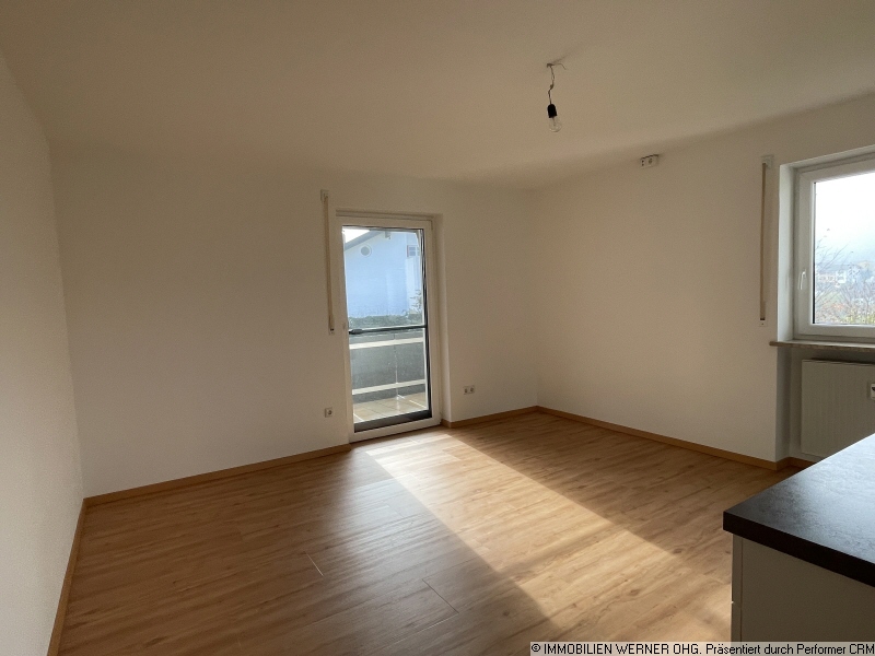 Großzügige Essküche mit Zugang zum Süd-Balkon