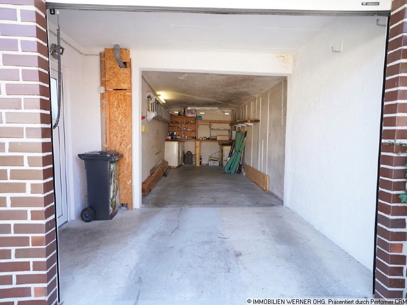 Die Garage mit Vorraum