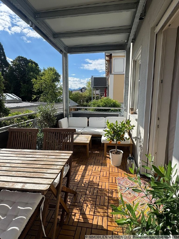 Sehr gut nutzbarer Balkon