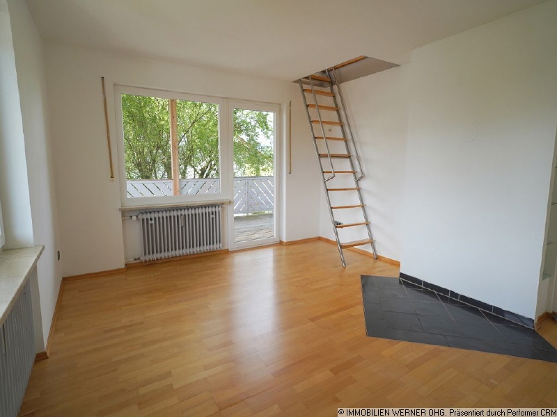 gute Stellflächen und Zugang Dachstudio
