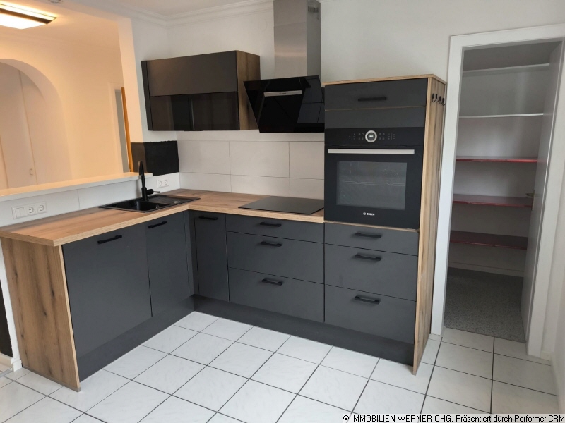 EG - Küche mit Speisekammer
