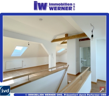 ***2021 KOMPLETT SANIERT! Hell u. modern – 2-Zimmer-DG-Whg. mit Carport in Halfing***, 83128 Halfing, Dachgeschosswohnung