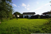 Blick zur südlichen Grenze des Grundstücks - ***Traum-Grundstück mit Altbestand am Schloßberg – 3 EFH-Parzellen möglich***