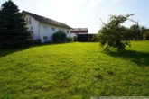 Blick auf das Grundstück von Osten - ***Ruhiges, großzügiges Hinterliegergrundstück für 9×12-Meter-EFH***