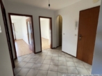 Angenehm große Diele - ***Wirklich helle, top-gepflegte 3-Zimmer-Wohnung mit EBK, Balkon und Einzelgarage in Großkaro***