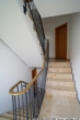Gepflegtes Treppenhaus - ***Wirklich helle, top-gepflegte 3-Zimmer-Wohnung mit EBK, Balkon und Einzelgarage in Großkaro***