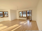 Der Wohnraum beim Betreten - ***Wirklich helle, top-gepflegte 3-Zimmer-Wohnung mit EBK, Balkon und Einzelgarage in Großkaro***