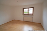 Großzügiges Schlafzimmer - ***Wirklich helle, top-gepflegte 3-Zimmer-Wohnung mit EBK, Balkon und Einzelgarage in Großkaro***
