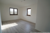 Das Kinderzimmer mit Fenstern nach zwei Seiten - ***Großzügige 4-Zimmer-Wohnung mit 3 Balkonen und Einzelgarage***