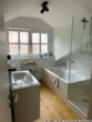 Das Badezimmer - ***Moderne und charmante 3-Zimmer-DG Wohnung mit EBK und 2 Balkonen***