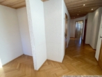 Der Flur mit Platz für die Garderobe - ***Die ganze oberste Etage! Super hell, super Blick!Penthouse-Flair***