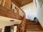 Treppenhaus - wie zwei abgeschlossene Einheiten - ***Solide Doppelhaushälfte mit Garage in Feldkirchen-Westerham***