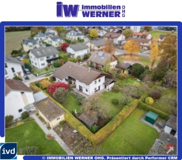 ***Perfekt für 2-Generationen-Wohnen * Gute Lage! * ZFH ähnl. DH mit großzügigem Grundstück***, 83620 Feldkirchen-Westerham, Zweifamilienhaus