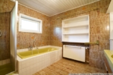 große Einheit - Bad mit Fenster, Dusche und Wanne im OG - ***Perfekt für 2-Generationen-Wohnen * Gute Lage! * ZFH ähnl. DH mit großzügigem Grundstück***