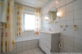 Das Bad - ***Freie 3-Zimmer-Wohnung am südl. Stadtrand – mit Balkon, TG und guter Anbindung***
