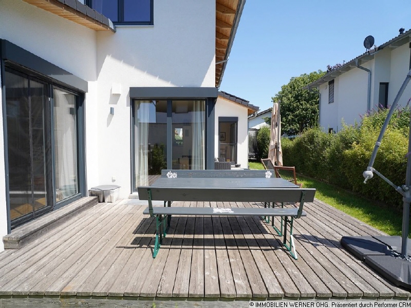 mit Sonnenterrasse