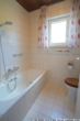 Bad mit Fenster und Badewanne (im EG) - ***Reiheneckhaus mit Wohlfühl-Garten in sehr guter Lage in Rosenheim***