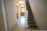 Flur EG mit Treppe ins OG - ***Reiheneckhaus mit Wohlfühl-Garten in sehr guter Lage in Rosenheim***