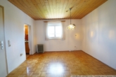 Zimmer im OG (bisher Wohnzimmer) - ***Reiheneckhaus mit Wohlfühl-Garten in sehr guter Lage in Rosenheim***