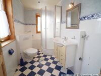 Anbau - Bad mit Fenster, Dusche und Badewanne