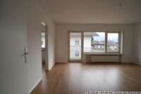 Der Wohnraum mit  großem Fenster