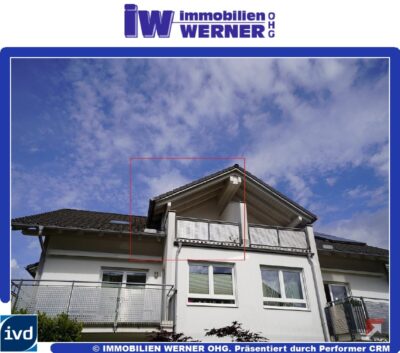 ***Schöne 2-Zimmer-DG-Wohnung mit Stellplatz in Bahnhofsnähe in Raubling***, 83064 Raubling, Dachgeschosswohnung