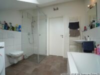 Der Blick zur Dusche